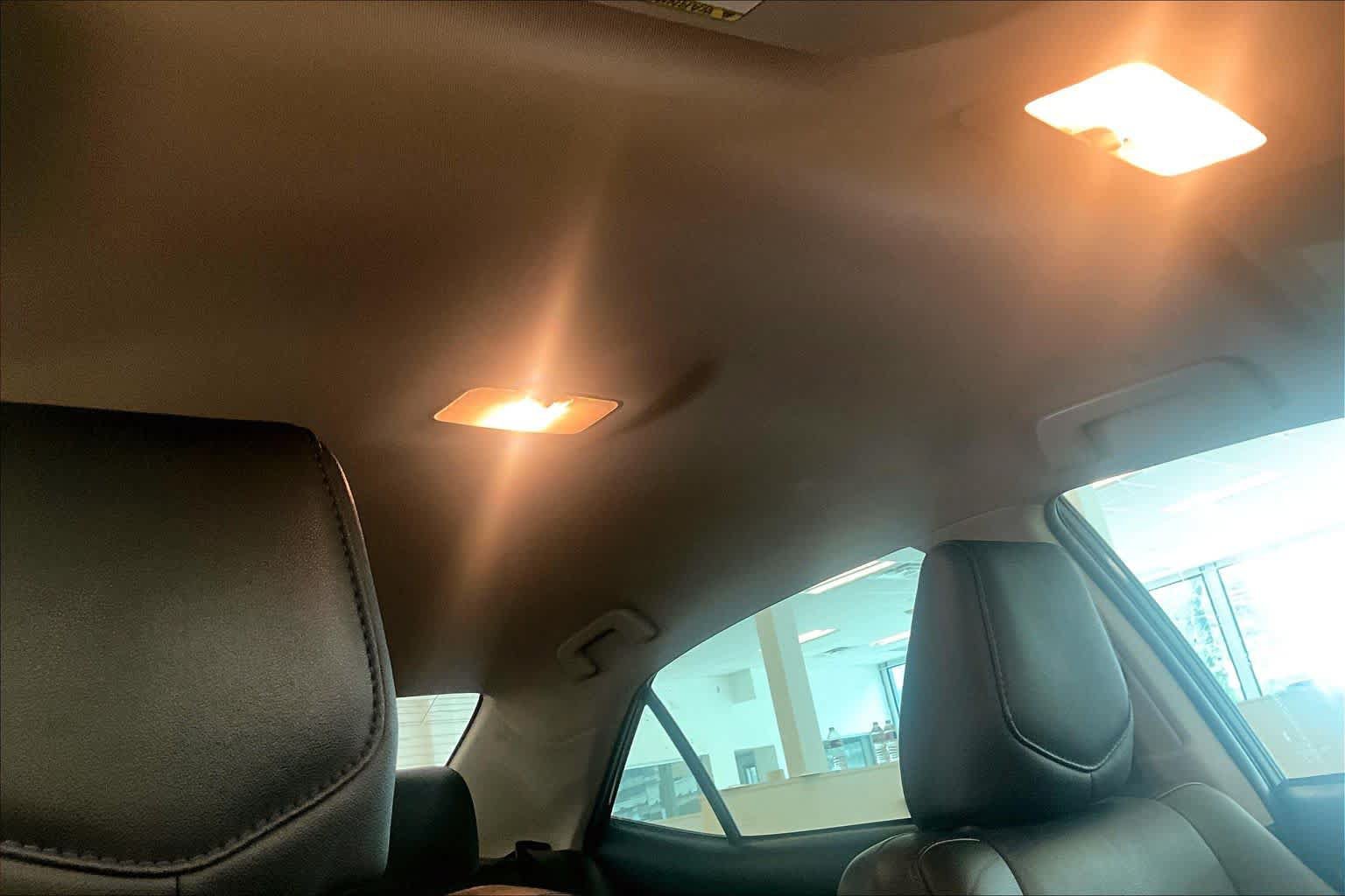 Used 2018 Toyota Corolla SE w/ Carpet Mat Package (TMS) FWD image 13