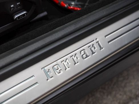 Used 2017 Ferrari GTC4Lusso AWD/4WD image 18