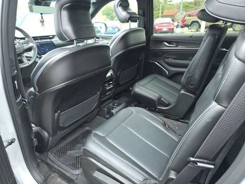 Used 2025 Jeep Grand Cherokee L Overland w/ Advanced Protech Group III image 10