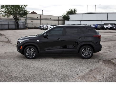 Used 2023 Kia Seltos LX image 4