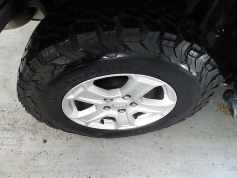 Used 2018 Jeep Wrangler Sport S image 21