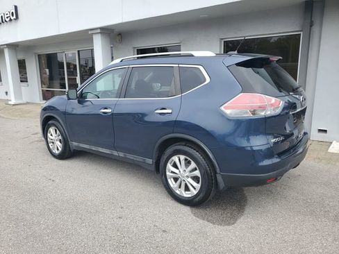Used 2015 Nissan Rogue SV w/ SV Premium Package image 2