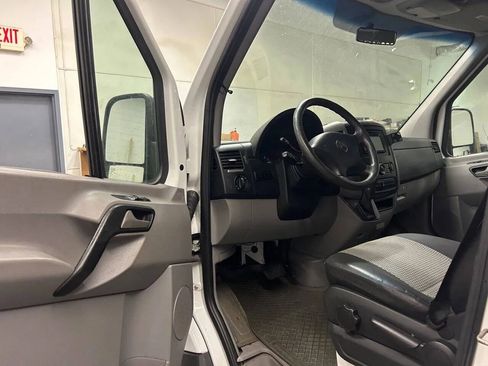 Used 2009 Dodge Sprinter 2500 RWD image 10