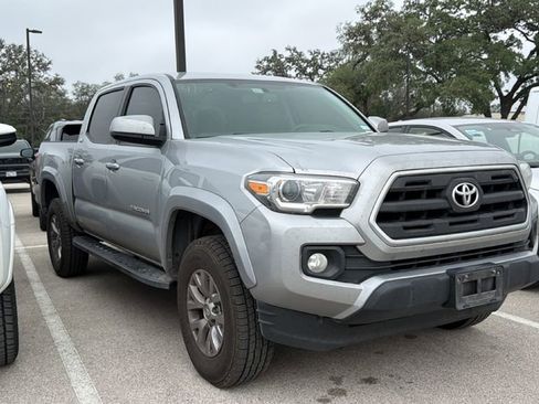 Used 2017 Toyota Tacoma SR5 w/ Tow Package RWD image 3