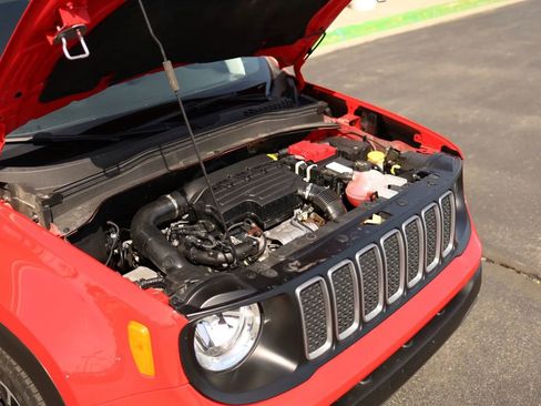 Used 2023 Jeep Renegade Latitude AWD/4WD image 51