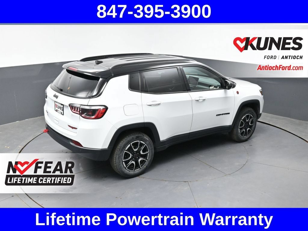 Used 2025 Jeep Compass Trailhawk AWD/4WD image 38