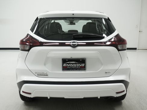 Used 2023 Nissan Kicks SV FWD image 5