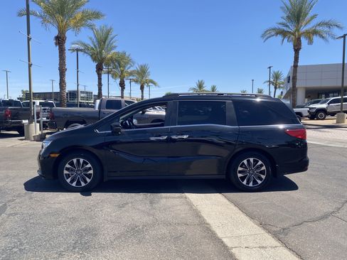 Used 2024 Honda Odyssey EX-L image 3