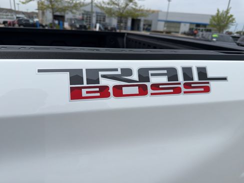 Used 2025 Chevrolet Silverado 1500 LT Trail Boss w/ Convenience Package II AWD/4WD image 13