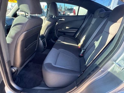 Used 2018 Dodge Charger SXT RWD image 9