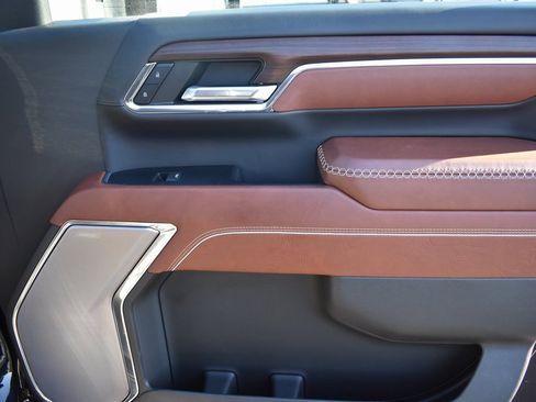 Used 2024 GMC Sierra 2500 Denali Ultimate image 11