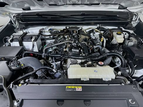Used 2025 Toyota Tacoma SR5 RWD image 9