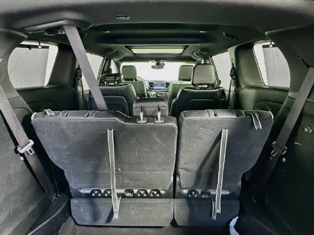 Used 2025 Chrysler Pacifica Limited FWD image 34