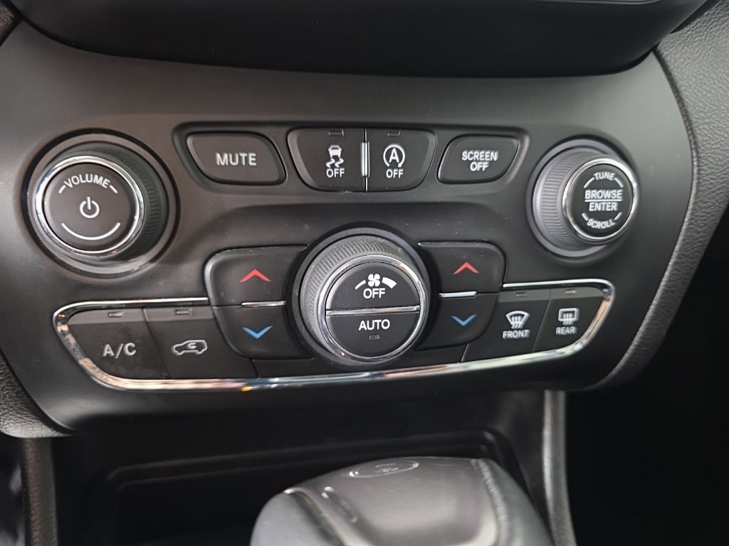 Used 2021 Jeep Cherokee Latitude Lux w/ Comfort/Convenience Group AWD/4WD image 18