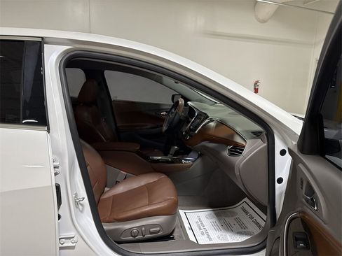 Used 2018 Chevrolet Malibu Premier w/ Premier Sun and Wheel Package image 23