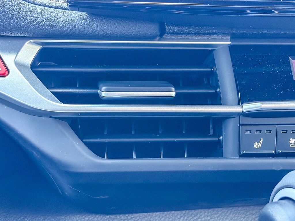 Used 2025 Toyota Sienna Platinum AWD/4WD image 26