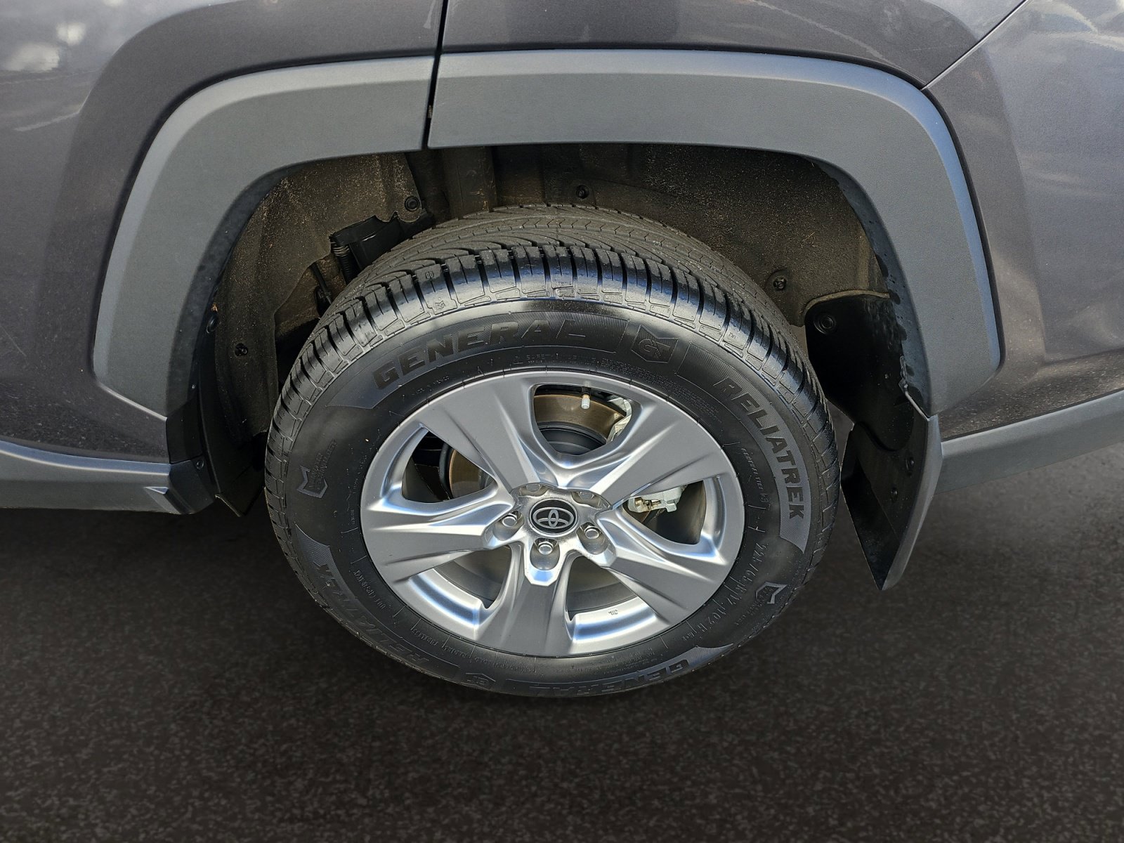 Used 2023 Toyota RAV4 XLE FWD image 46