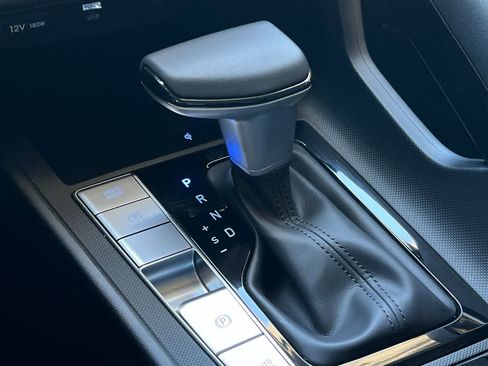 Certified 2026 Hyundai Elantra Limited FWD image 22