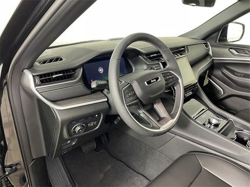 New 2025 Jeep Grand Cherokee Limited 4xe image 3