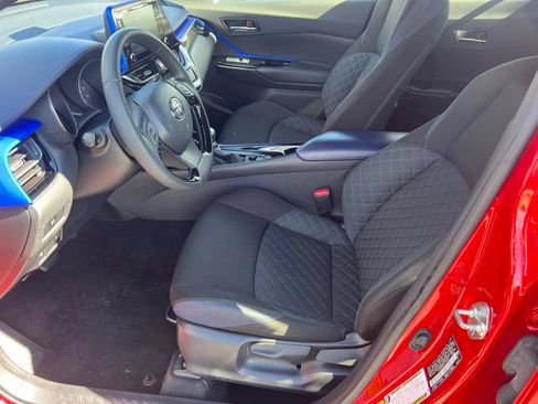 Used 2021 Toyota C-HR XLE image 9