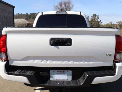 Used 2018 Toyota Tacoma TRD Sport image 13