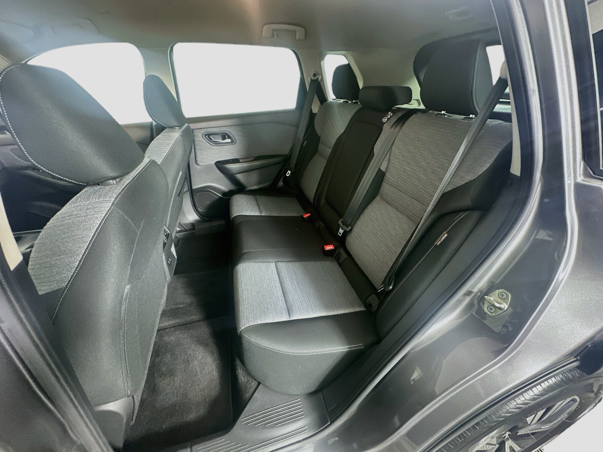 Used 2023 Nissan Rogue SV FWD image 28
