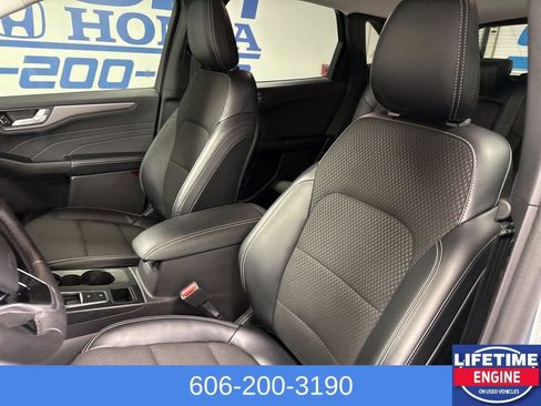 Used 2024 Ford Escape SE image 28