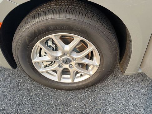 Used 2025 Chrysler Pacifica Select FWD image 36