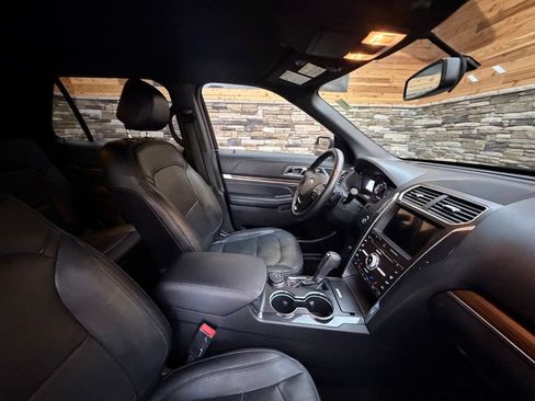 Used 2017 Ford Explorer Limited AWD/4WD image 30