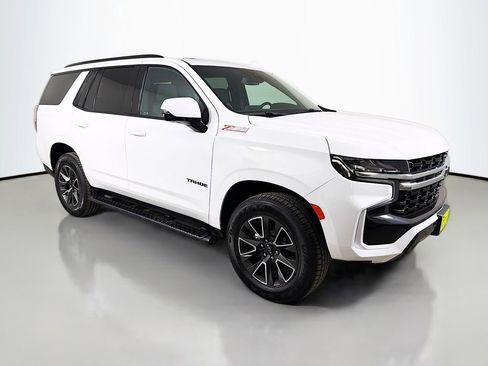 Used 2021 Chevrolet Tahoe Z71 w/ Luxury Package AWD/4WD image 4