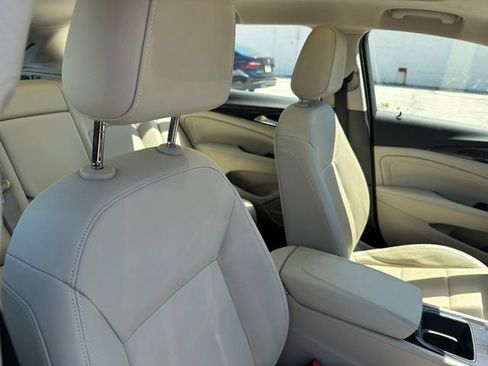 Used 2018 Buick Regal Essence w/ Driver Confidence Package #1 AWD/4WD image 24