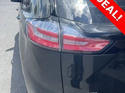 Used 2024 Ford Edge SEL image 7