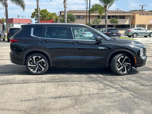 Used 2023 Mitsubishi Outlander SEL image 3