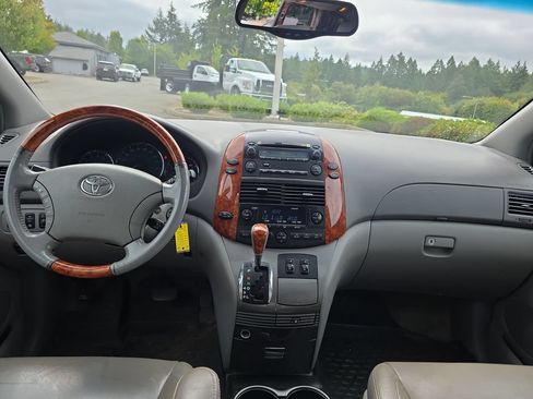 Used 2006 Toyota Sienna XLE Limited FWD image 5