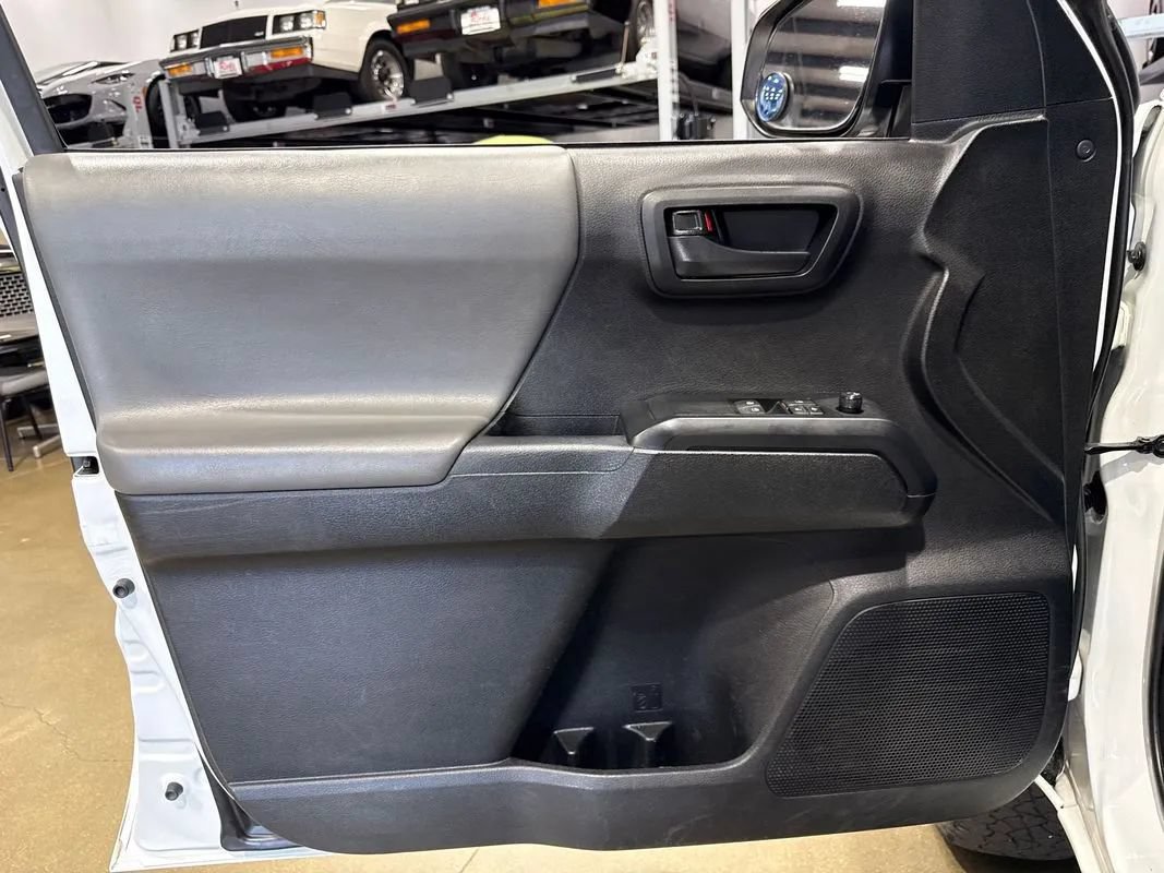 Used 2022 Toyota Tacoma SR AWD/4WD image 94