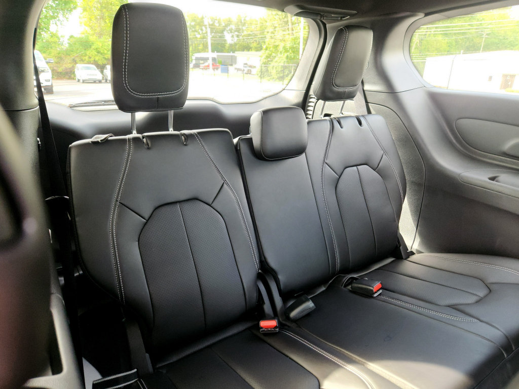 New 2027 Chrysler Pacifica Select FWD image 47