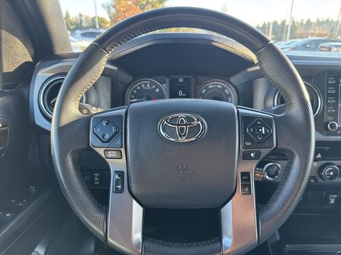 Used 2020 Toyota Tacoma TRD Sport image 16
