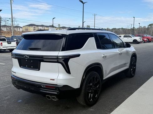 Used 2025 Chevrolet Traverse RS image 6