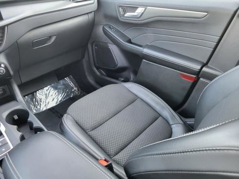 Used 2023 Ford Escape SE image 15