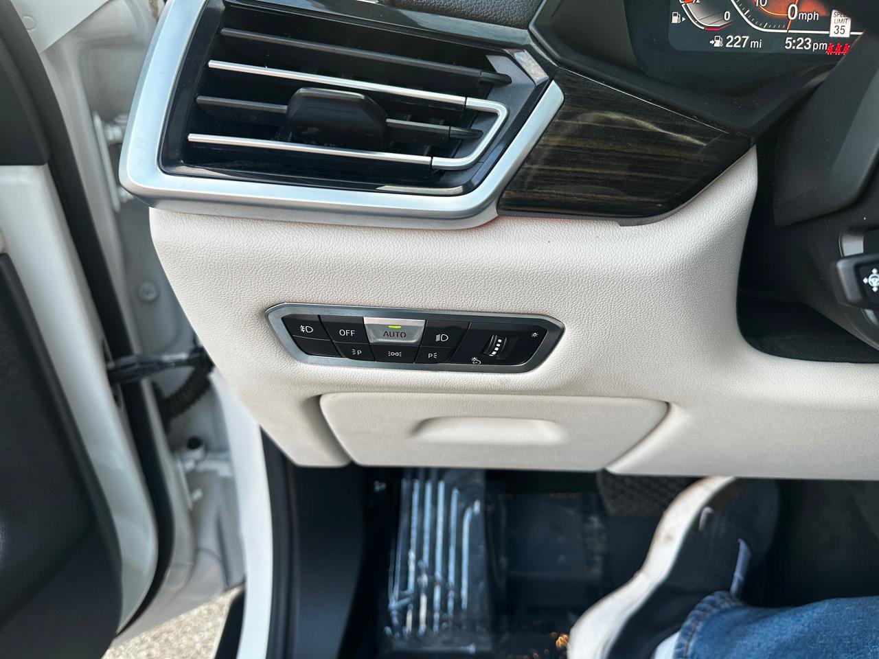 Used 2019 BMW X5 xDrive40i w/ Premium Package 2 AWD/4WD image 14