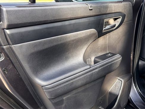 Used 2024 Toyota Highlander XLE image 32