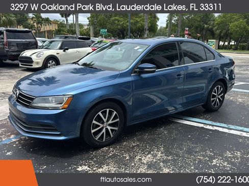 Used 2017 Volkswagen Jetta SE FWD image 4