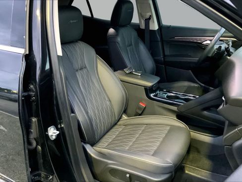 Used 2022 Buick Envision Avenir w/ Technology Package II FWD image 16