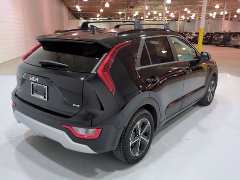 Certified 2024 Kia Niro LX FWD image 3