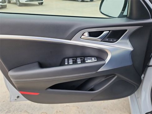 Used 2023 Genesis G70 3.3T image 9