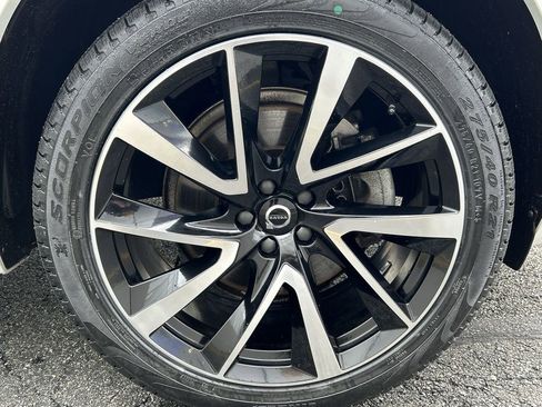 Certified 2023 Volvo XC90 B6 Plus w/ Protection Package AWD/4WD image 13