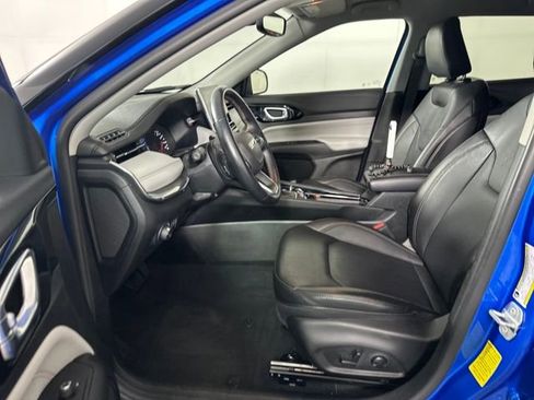 Used 2022 Jeep Compass Limited image 11