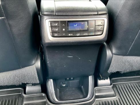 Used 2019 Toyota Highlander Limited Platinum AWD/4WD image 34