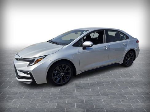 Used 2024 Toyota Corolla SE FWD image 3