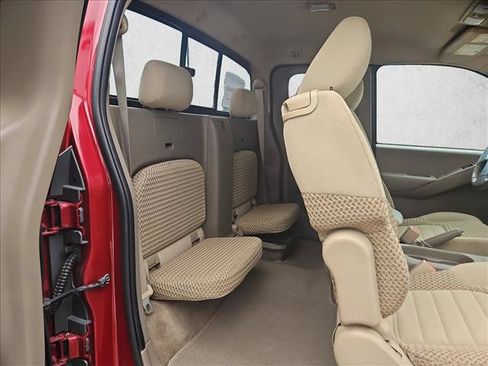Used 2011 Nissan Frontier SV AWD/4WD image 19